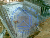 Фото бетонного основания и армирования каркаса плиты фундамента веранды