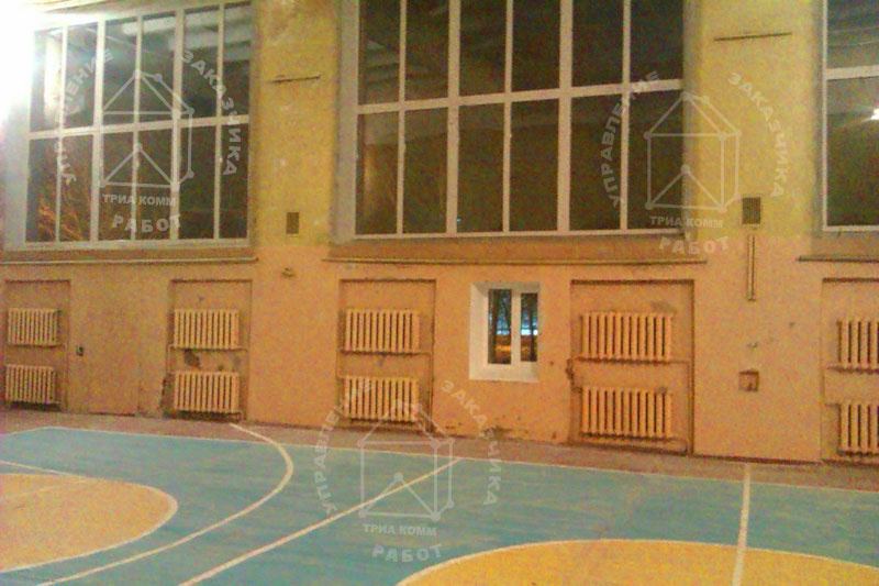 Фото спортзала перед ремонтом с новыми окнами